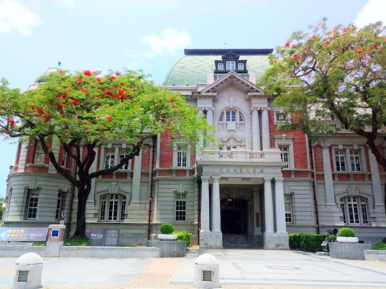 国立台湾文学館(元・台南州ホール)